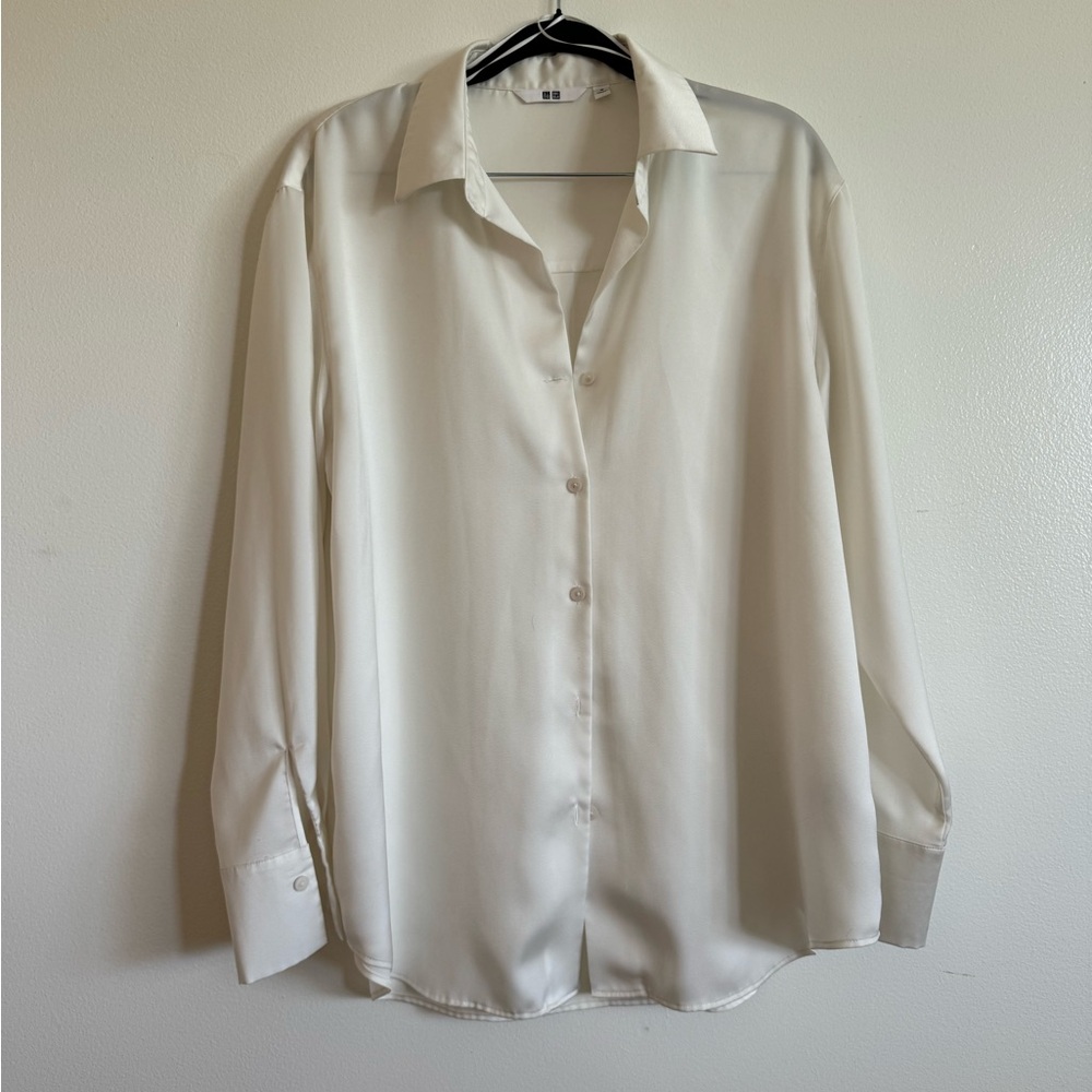 UNIQLO satin button down